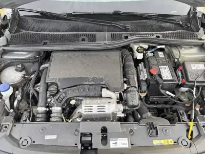 Photo 44 Peugeot 208  PureTech 100 S&S BVM6