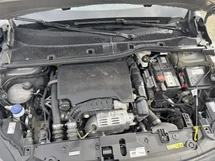 Photo 44 Peugeot 208  PureTech 100 S&S BVM6