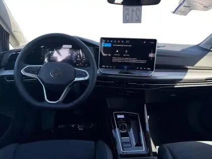 Photo 10 Volkswagen Golf  1.5 eHybrid 204 DSG6