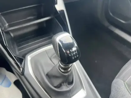 Photo 54 Peugeot 2008  PureTech 100 S&S BVM6