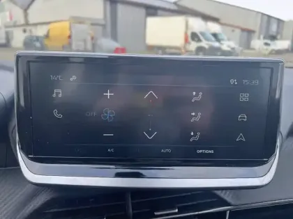 Photo 50 Peugeot 2008  PureTech 100 S&S BVM6