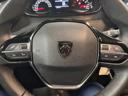 Photo 19 Peugeot 2008  PureTech 100 S&S BVM6