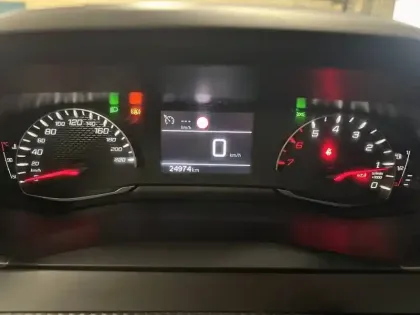 Photo 11 Peugeot 2008  PureTech 100 S&S BVM6