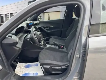 Photo 41 Peugeot 2008  PureTech 100 S&S BVM6