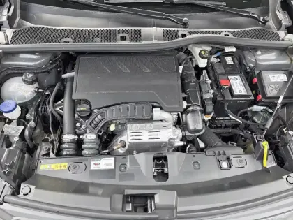 Photo 44 Peugeot 2008  PureTech 100 S&S BVM6