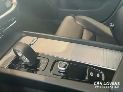 Photo 12 Volvo V60 Gén. II Ph1 NG2 Ultra Style Dark 5