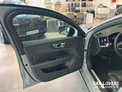 Photo 22 Volvo V60 Gén. II Ph1 NG2 Ultra Style Dark 5