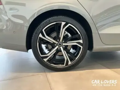 Photo 7 Volvo V60 Gén. II Ph1 NG2 Ultra Style Dark 5