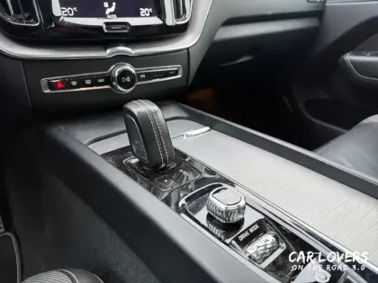 Photo 12 Volvo Xc60  T8 Recharge AWD 303 ch + 87 ch Geartronic 8