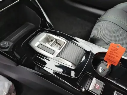 Photo 13 Peugeot 208  Hybrid 145 e-DCS6