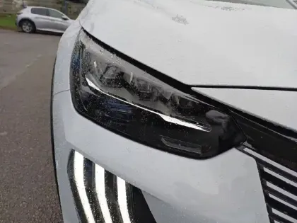 Photo 15 Peugeot 208  Hybrid 145 e-DCS6