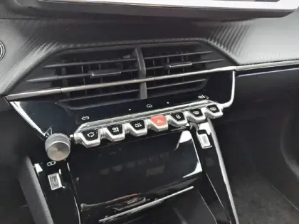 Photo 58 Peugeot 208  Hybrid 145 e-DCS6