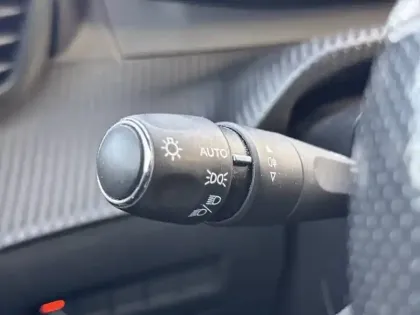 Photo 27 Peugeot 208  PureTech 100 S&S BVM6