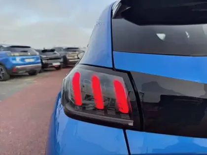 Photo 16 Peugeot 208  PureTech 100 S&S BVM6