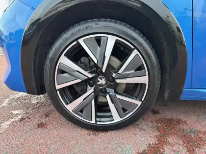 Photo 12 Peugeot 208  PureTech 100 S&S BVM6