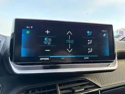 Photo 20 Peugeot 208  PureTech 100 S&S BVM6