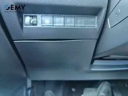 Photo 12 Peugeot 208  Electrique 50 kWh 136ch