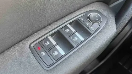 Photo 15 Renault Captur  E-Tech full hybrid 145