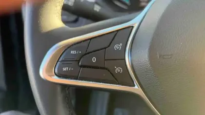 Photo 14 Renault Captur  E-Tech full hybrid 145