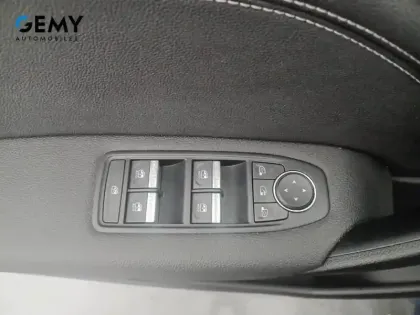 Photo 31 Renault Captur  E-Tech full hybrid 145