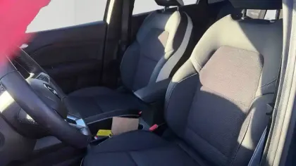 Photo 11 Renault Captur  E-Tech full hybrid 145