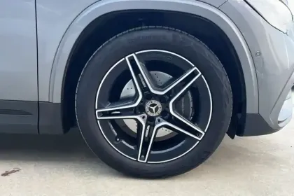 Photo 14 Mercedes GLA  200 d 8G-DCT