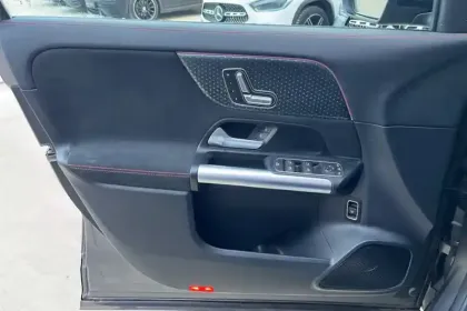 Photo 21 Mercedes GLA  200 d 8G-DCT