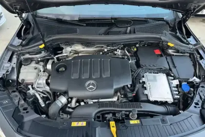 Photo 15 Mercedes GLA  200 d 8G-DCT