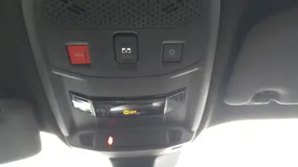 Photo 35 Peugeot 2008  Hybrid 136 e-DCS6