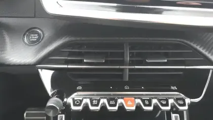 Photo 36 Peugeot 2008  Hybrid 136 e-DCS6