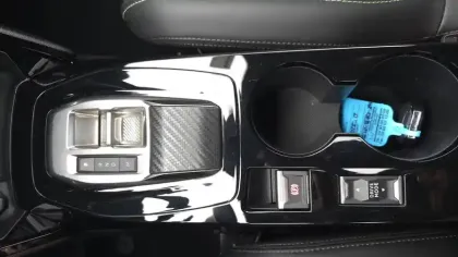 Photo 38 Peugeot 2008  Hybrid 136 e-DCS6