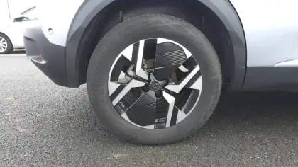 Photo 11 Peugeot 2008  Hybrid 136 e-DCS6