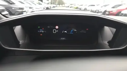 Photo 24 Peugeot 2008  Hybrid 136 e-DCS6