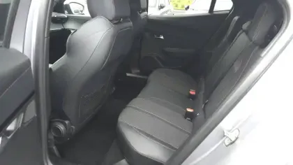 Photo 14 Peugeot 2008  Hybrid 136 e-DCS6