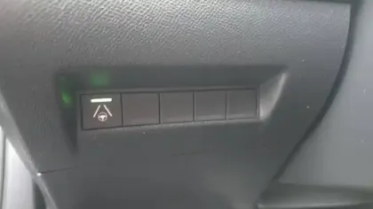 Photo 20 Peugeot 2008  Hybrid 136 e-DCS6