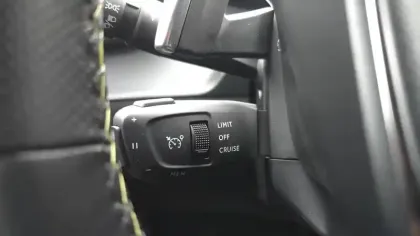 Photo 29 Peugeot 2008  Hybrid 136 e-DCS6