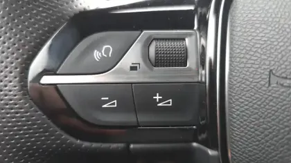 Photo 26 Peugeot 2008  Hybrid 136 e-DCS6