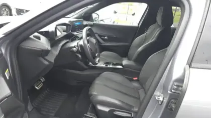 Photo 18 Peugeot 2008  Hybrid 136 e-DCS6