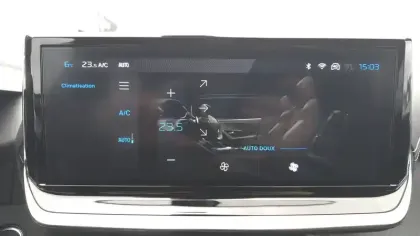 Photo 33 Peugeot 2008  Hybrid 136 e-DCS6