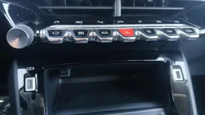 Photo 24 Peugeot 208  Electrique 50 kWh 136ch