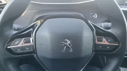 Photo 17 Peugeot 208  Electrique 50 kWh 136ch