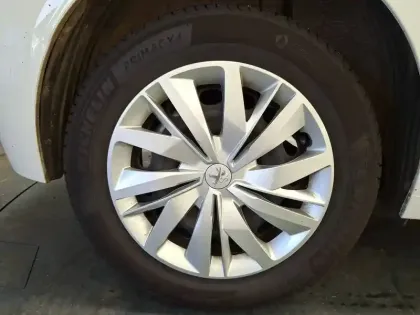 Photo 28 Peugeot 208  BLUEHDI 100 S&S BVM6