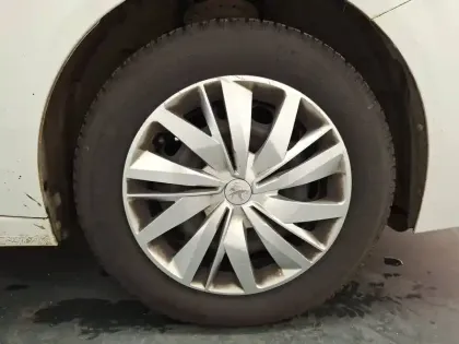 Photo 29 Peugeot 208  BLUEHDI 100 S&S BVM6