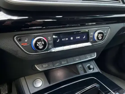 Photo 37 Audi Q5  55 TFSIe 367 S tronic 7 Quattro