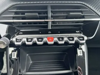 Photo 15 Peugeot 208  PureTech 100 S&S BVM6