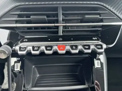 Photo 34 Peugeot 208  PureTech 100 S&S BVM6