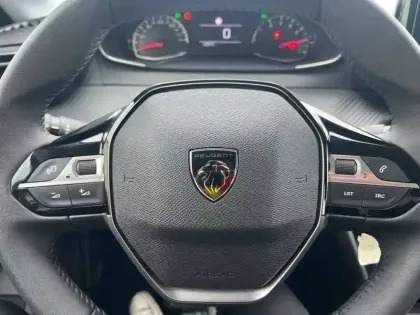 Photo 36 Peugeot 208  PureTech 100 S&S BVM6