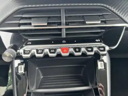 Photo 18 Peugeot 208  PureTech 100 S&S BVM6