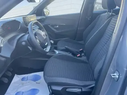 Photo 24 Peugeot 2008  PureTech 100 S&S BVM6