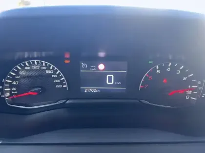 Photo 27 Peugeot 2008  PureTech 100 S&S BVM6